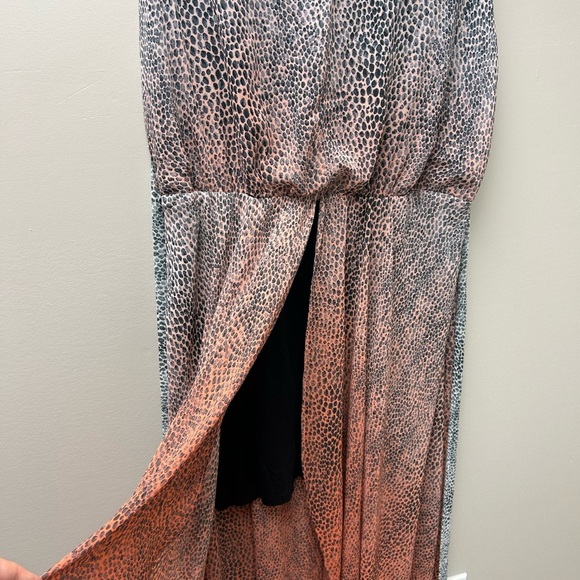 Guess V-Neck Ombré Animal Print Maxi Dress - Picture 2 of 4